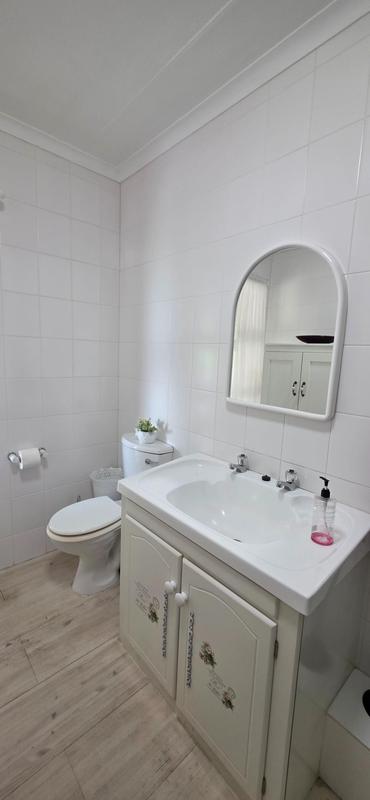 5 Bedroom Property for Sale in Glentana Western Cape